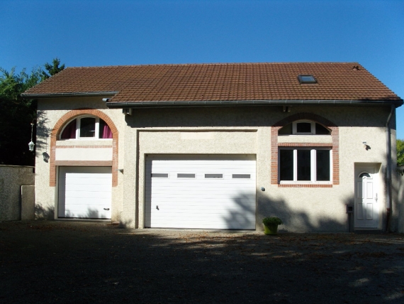 Maison 4 chambres, garage et bels espaces
