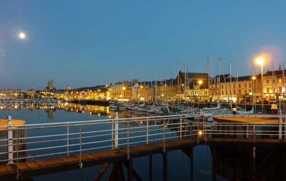 Immeuble avec 2 locaux commerciaux et deux appartements en centre ville de Fecamp