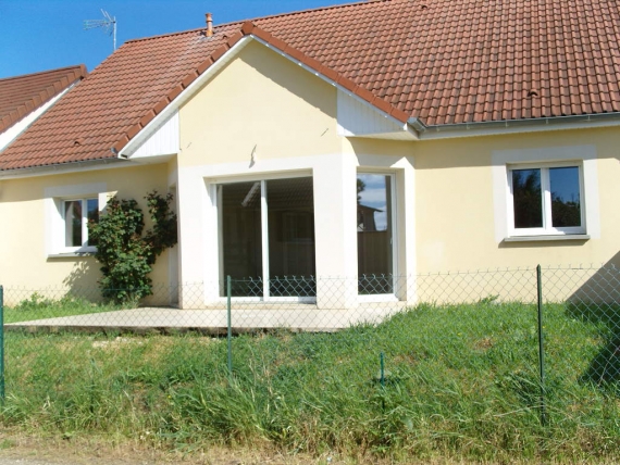 Maison de plain pieds, 3 chambres, garage et jardin