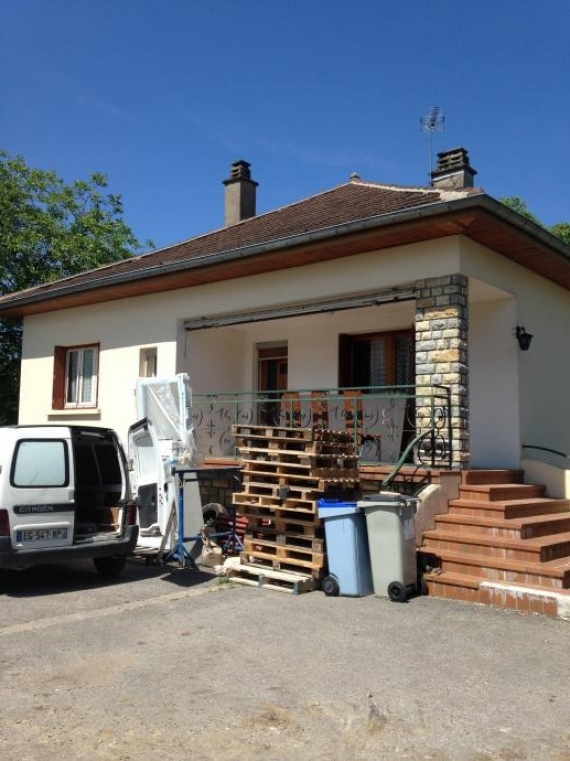 Maison sur sous sol, 3 chambres et jardin centre de Dole