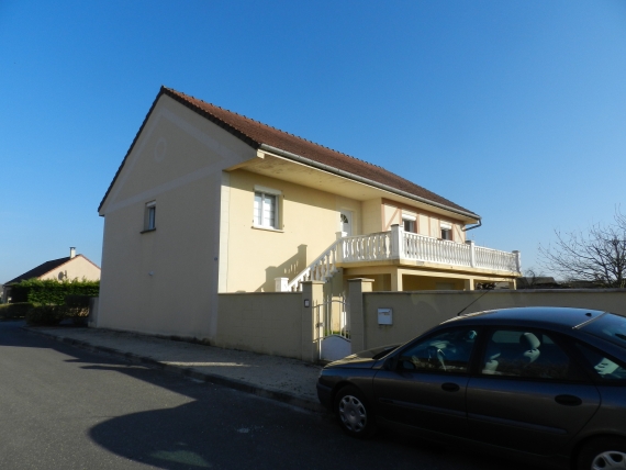 Maison 4 chambres, sous sol et jardin