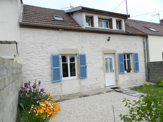 maison en pierre, 3 chambres garage et jardin