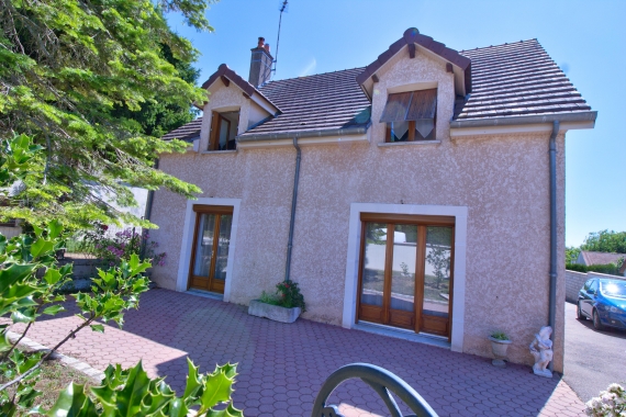 Maison 7 pieces 149M2 sur 2 niveaux