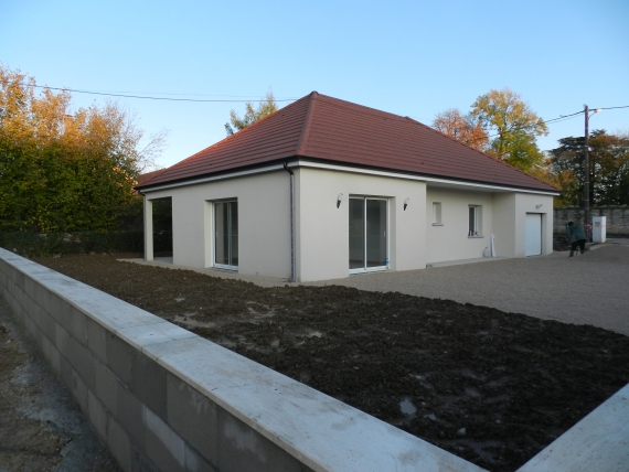Maison neuve, 3 chambres, garage et jardin