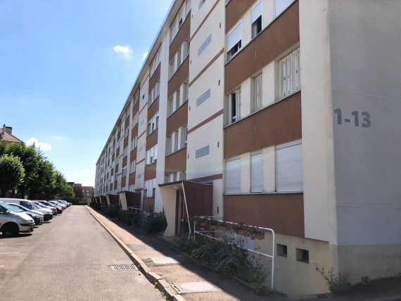 Appartement  5 pieces de 84 m² Residence securiser avec garage