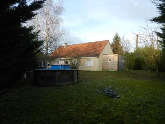 20 minutes de Longvic, maison de plain pied belles prestations, sans vis à vis, 4 chambres, jardin clos, garage 28 m²