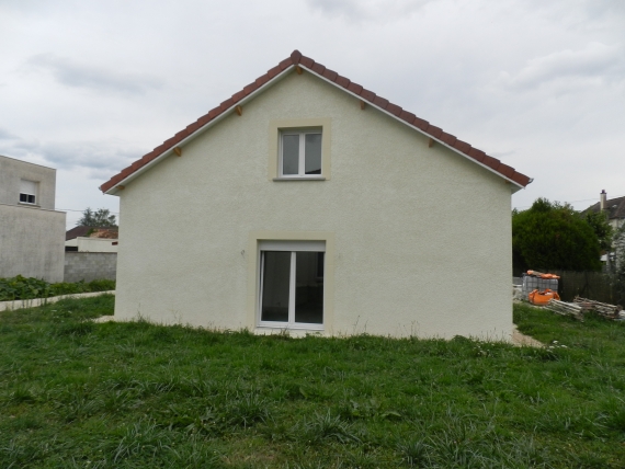Maison RT 2012 ( 3 chambres possibilité 4) garage 26 m² et jardin
