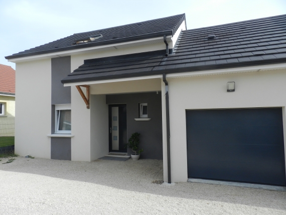 Maison élevée sur 1 niveau année 2019 normes RT 2012, 3 chambres (1 au RDC) garage et jardin