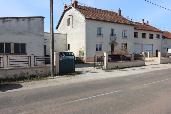 Maison sur deux niveaux d'un total de 250 m²