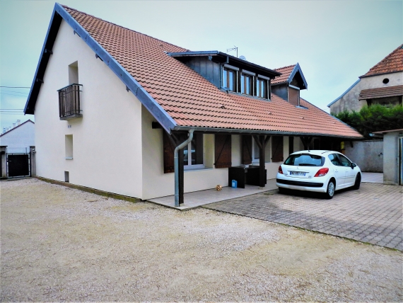 Maison 5 chambres, garage et atelier, jardin d'environ 590 m²