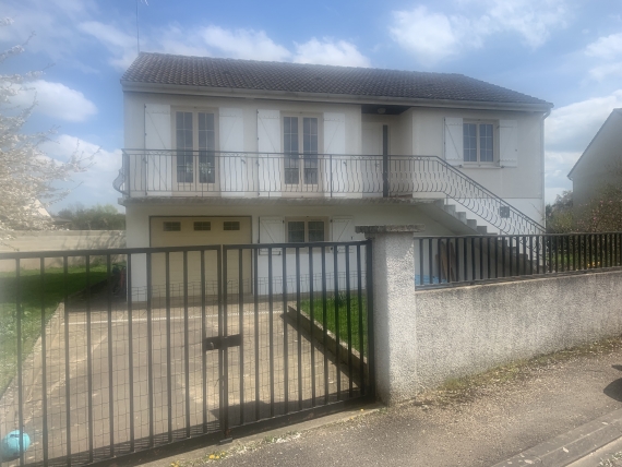 Maison sur sous sol complet, 3 chambres, jardin clos.