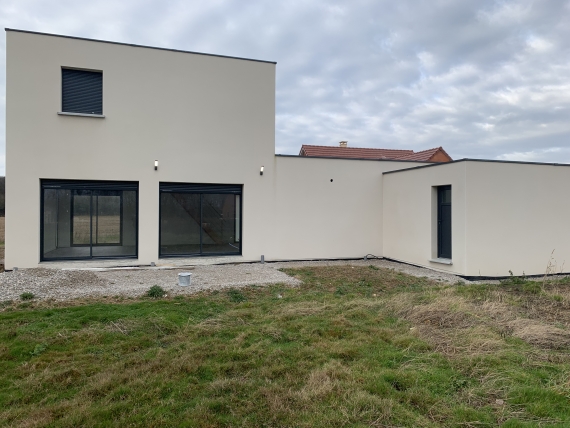 Frais de notaire réduit, 3 chambres dont 1 parentale, garage et jardin de 657 m²