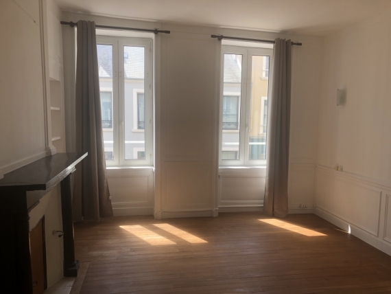 Appartement à rénover dans immeuble bourgeois quartier Pasteur