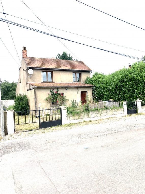 Maison à rénover, 3 chambres et jardin